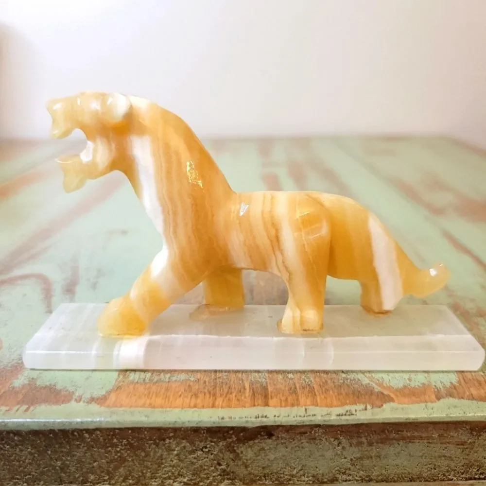 Vintage Natural Agate Lion Carved Stone Sculpture